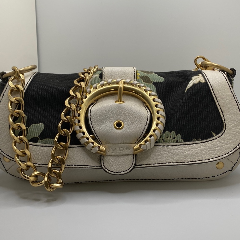 Hype Leather Floral Vintage Inspired small handbag. 👜